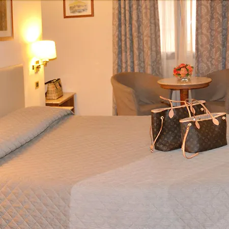 Airone - Ombrellone Incluso Al Bagno Dolce A Marina Dal 1 Giugno Al 28 Settembre 4* Grosseto
